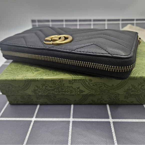 Gucci Black Wallet with Gold Logo - Picture 3 of 6